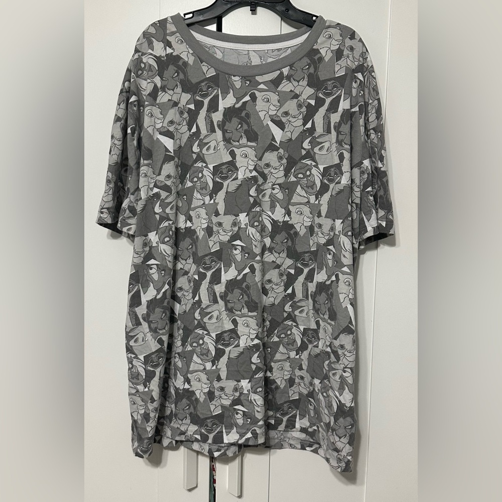 Disney Gray Lion King print Short Sleeve Tee